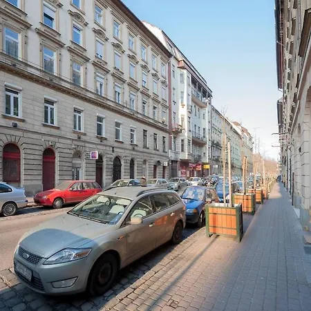 Apartment Smaragd Spacious Cozy Hunfs1f1 Budapest