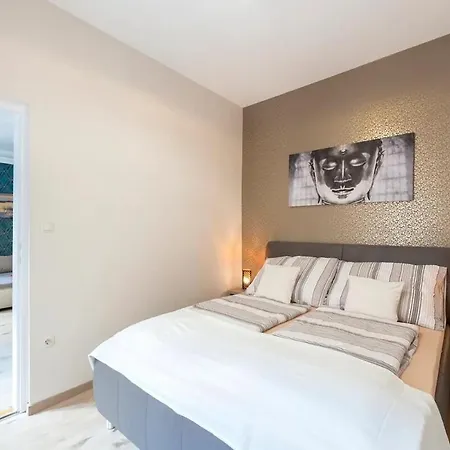 Smaragd Spacious Cozy Hunfs1f1